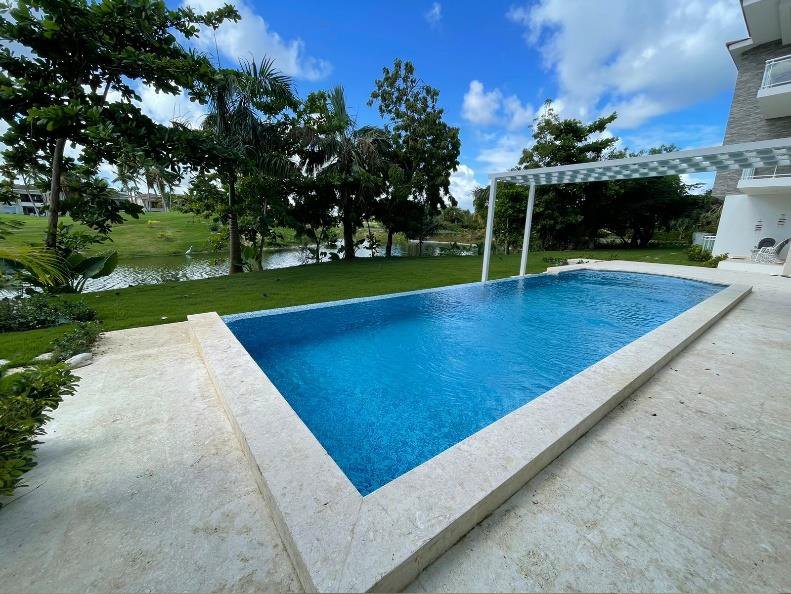 Cocotal, Blue Lake B-303